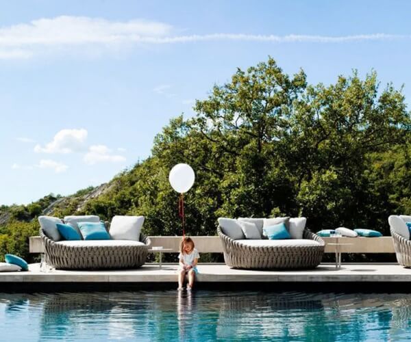 Sản phẩm được ưa chuộng sử dụng tại bể bơi, sân vườn biệt thự, resort, villa,...