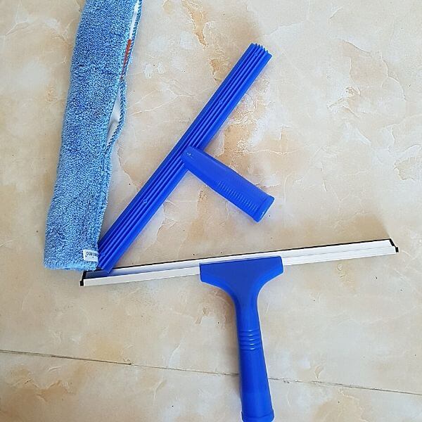 Cây gạt kính bằng nhựa