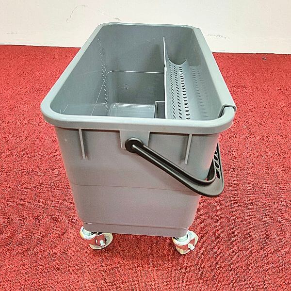 Xô đựng nước lau kính