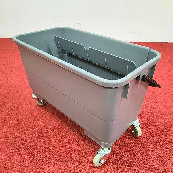 Xô đựng nước lau kính