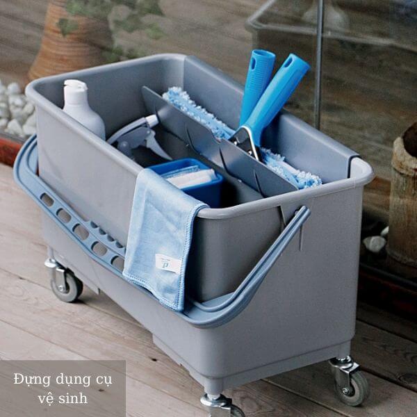 Thiết kế xô lau với miệng rộng có thể đựng nhiều dụng cụ vệ sinh