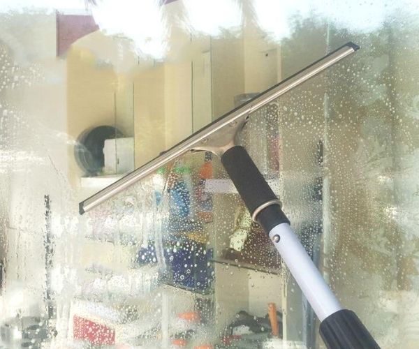 Dụng cụ lau kính gia đình