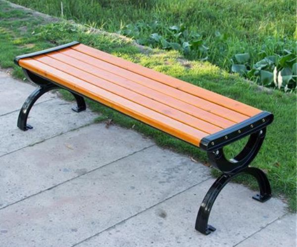 Mẫu ghế băng dài đơn giản cho ban công nhà hiện đại