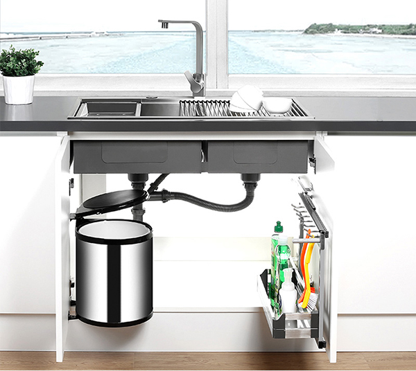Những lý do không nên đặt thùng rác trong tủ bếp