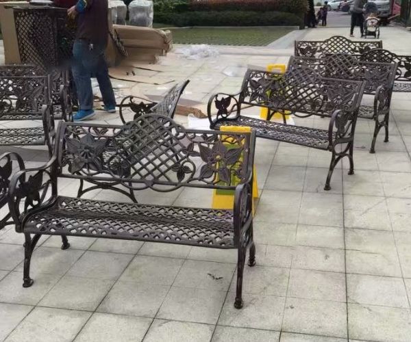 Hình ảnh thực tế ghế ngoài trời bằng sắt đang phân phối cho đại lý ở Đà Nẵng
