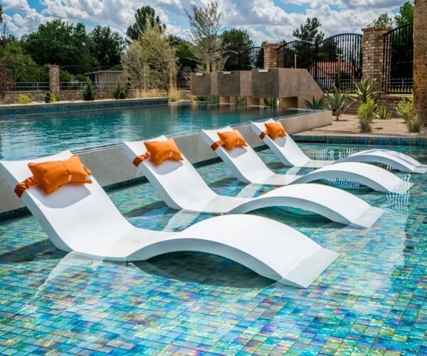 Ghế bể bơi bằng composite ưa chuộng cho các rooftop, bể bơi cao cấp