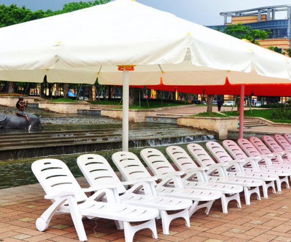 Mẫu ghế hồ bơi bằng gỗ được ưa chuộng