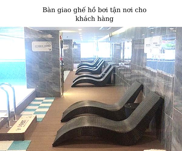 Bàn giao ghế hồ bơi mây nhựa tận nơi cho khách hàng ở Quảng Ninh