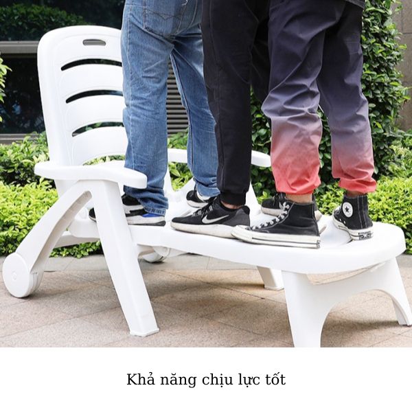 Mẫu ghế bể bơi nhựa có khả năng chịu lực tốt