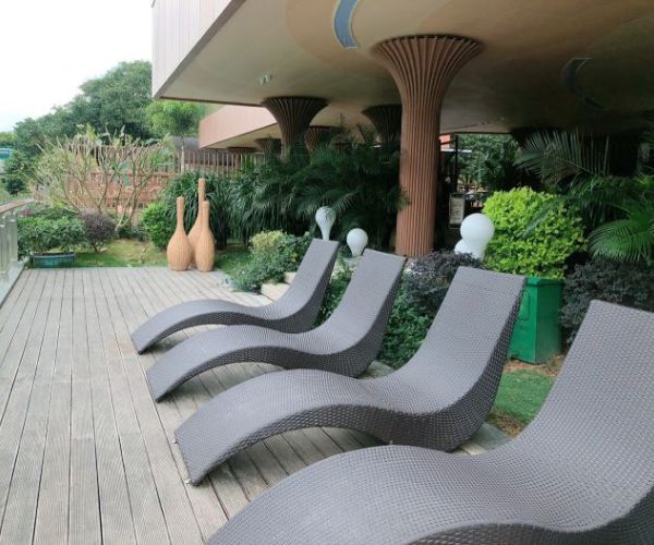 Ghế tắm nắng bể bơi được nhiều resort, khách sạn, khu nghỉ dưỡng,... lựa chọn