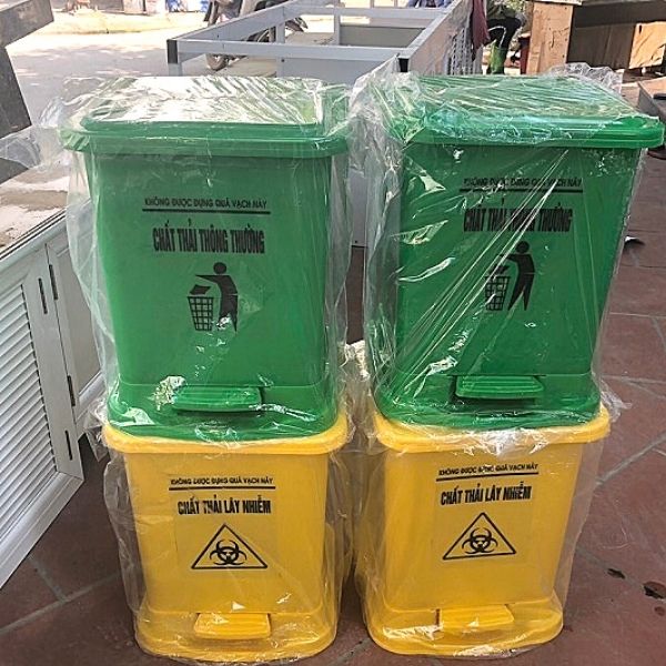 Hình ảnh thực tế thùng rác đạp chân 25l giao cho chị khách tại Khánh Hòa