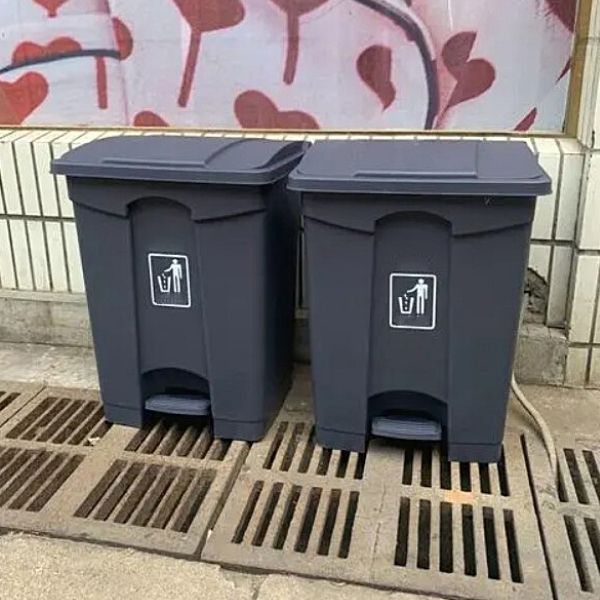 Hình chụp thùng rác đạp chân được chị khách ở Yên Bái phản hồi lại