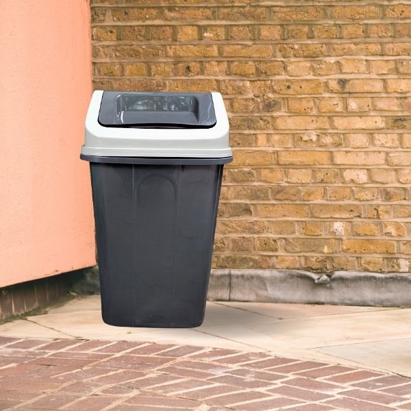 Hình chụp thực tế thùng rác 60 lít nắp lật khi giao cho khách hàng ở Bình Dương