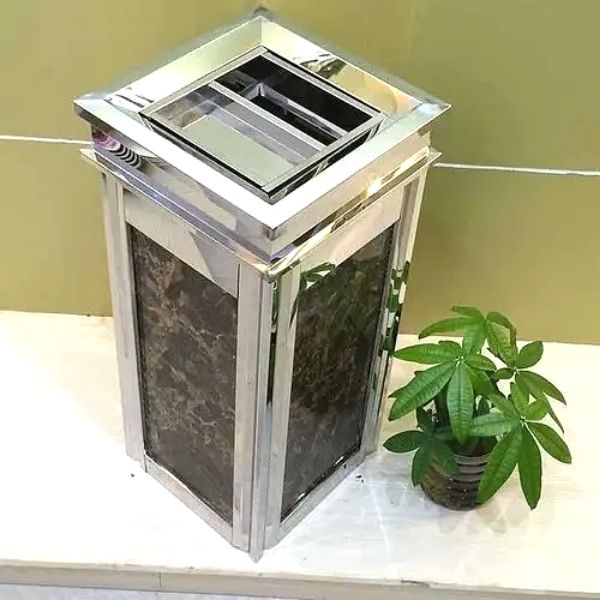 Thùng rác đá hoa cương đen viền inox trắng