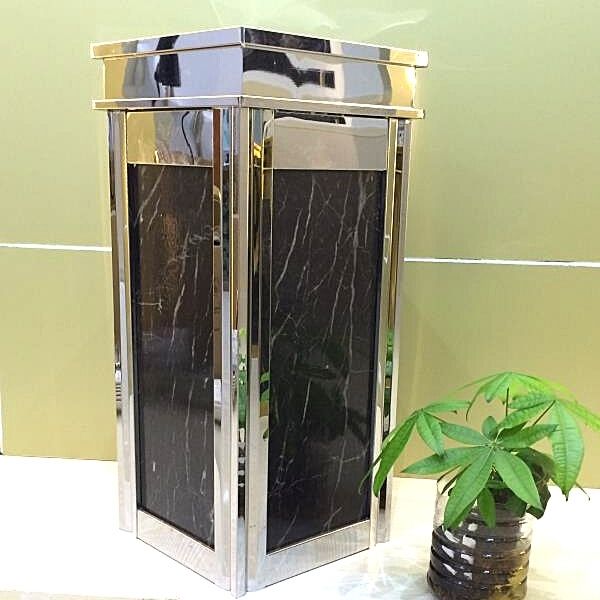 Thùng rác đá hoa cương đen viền inox trắng