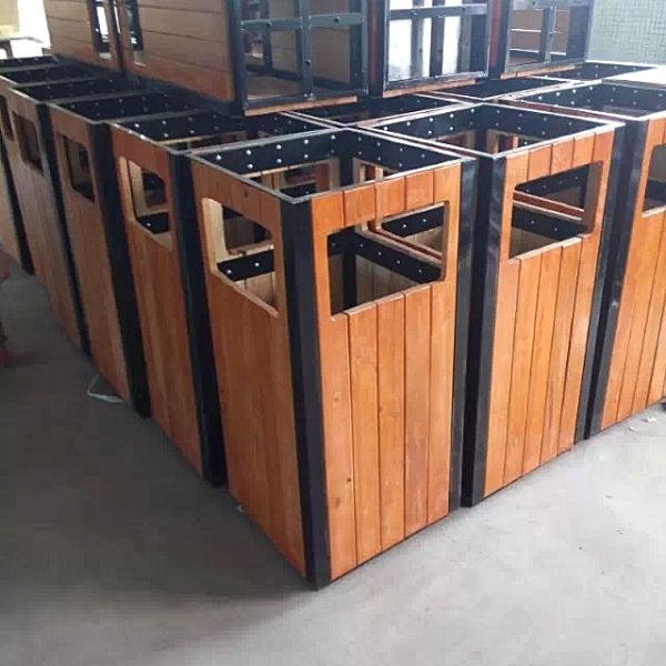 Thùng rác gỗ ngoài trời hình vuông