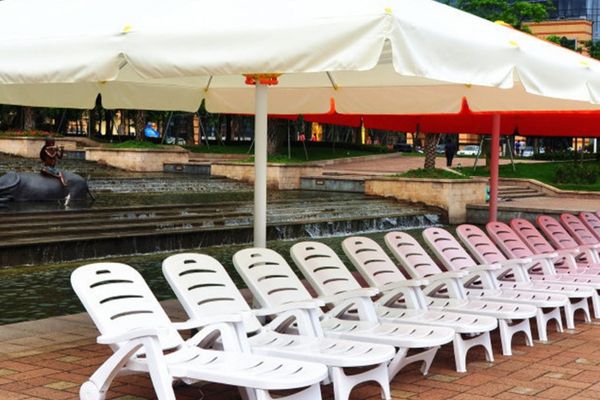 Ghế hồ bơi nhựa