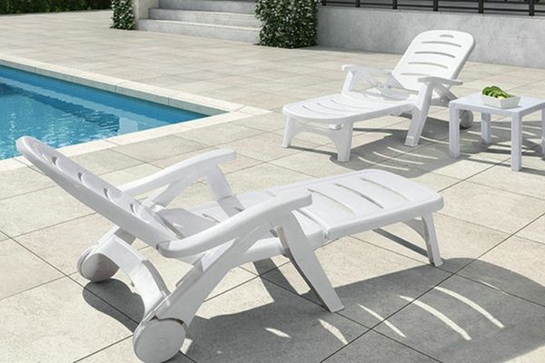 Ghế hồ bơi nhựa