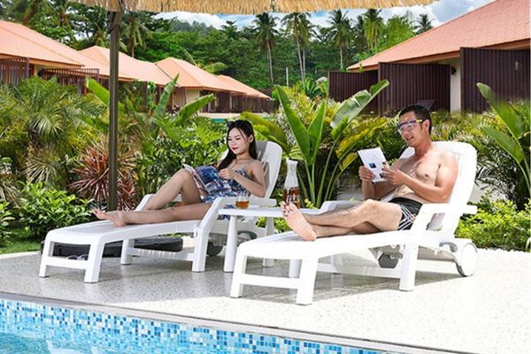 Ghế hồ bơi nhựa