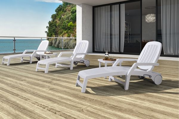 Ghế nhựa hồ bơi thiết kế đơn giản, hiện đại có thể gấp gọn tiện lợi