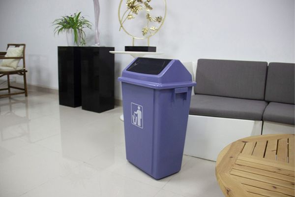 Thùng rác nhựa nhỏ phù hợp với không gian gia đình