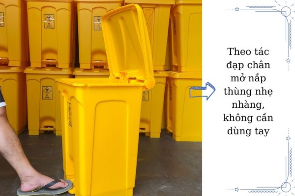 Thùng rác đạp chân tiện nghi khi sử dụng