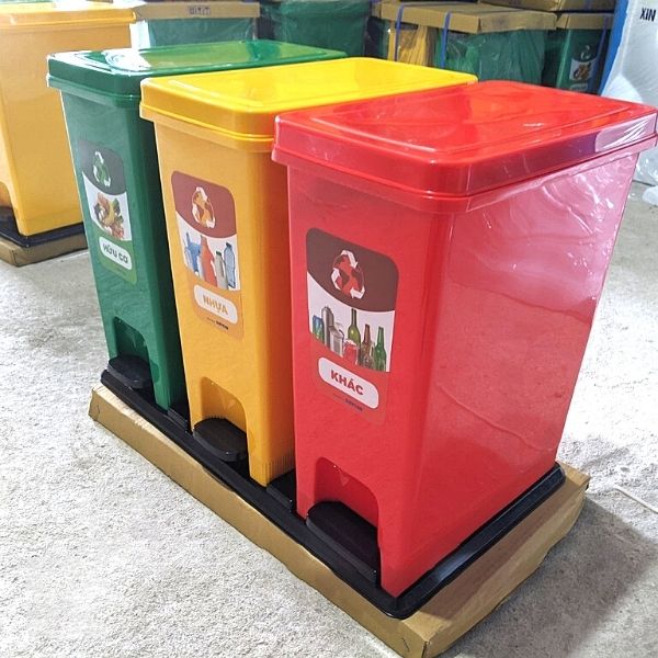 Thùng phân loại rác Eco tại kho Hà Nội chuẩn bị xuất cho chị khách ở Ninh Bình