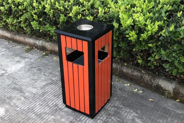Thùng đựng rác gỗ sử dụng tại nhiều địa điểm công cộng