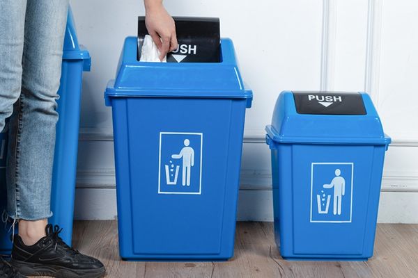 Thùng rác 40 lít nắp bập bênh tiện dụng, hiện đại