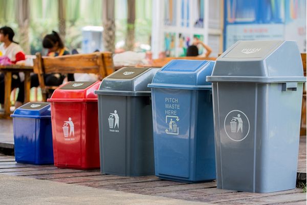 Thùng rác WC đa dạng kiểu dáng, dung tích