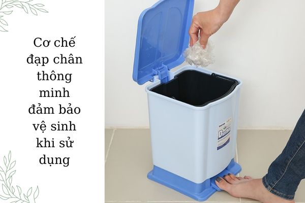 Kiểm tra bộ bàn đạp chân trước khi mua thùng rác