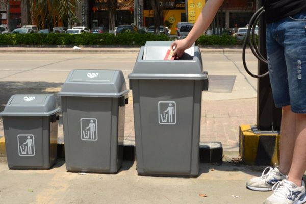 Mẫu thùng rác nhựa nắp lật ứng dụng tại nhiều không gian