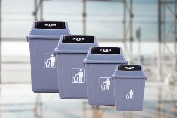 Thùng đựng rác nhựa được ưa chuộng sử dụng tại các sân bay hiện nay