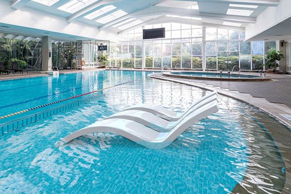 Thiết kế ghế composite hiện đại, phù hợp với nhiều không gian bể bơi hiện nay