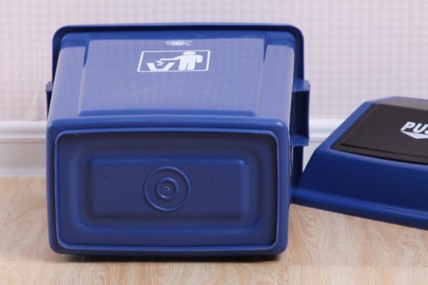 Thân thùng rác làm từ nhựa nguyên sinh cao cấp, chịu lực và va đập tốt