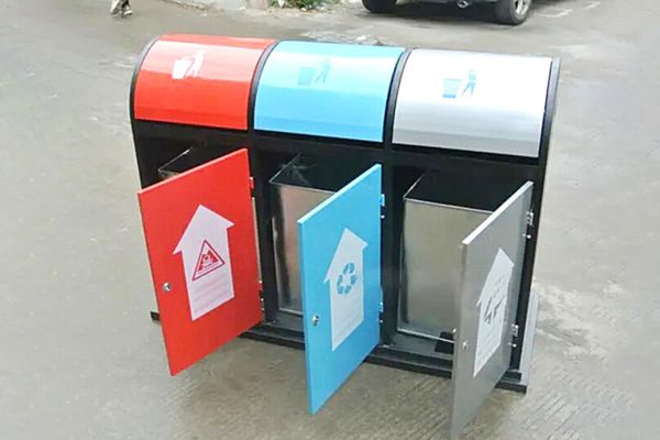 Thùng rác giúp phân loại và xử lý rác dễ dàng