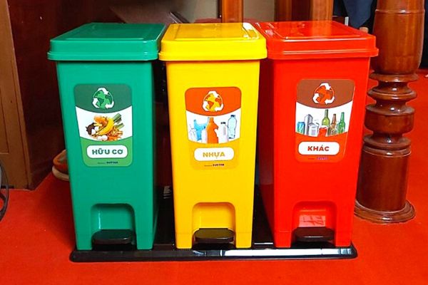 Thùng rác 3 ngăn phân loại rác gia đình