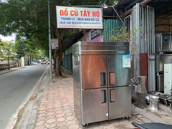 Mua giá để ô tại cơ sở bán đồ cũ