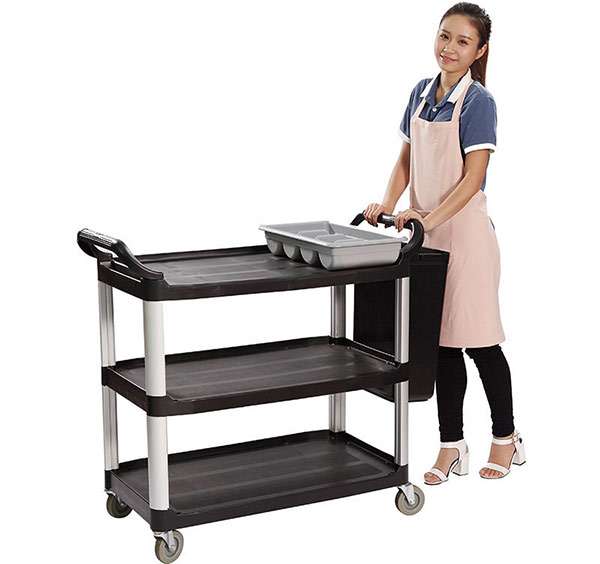 Đẩy xe nhẹ nhàng và quan sát xung quanh