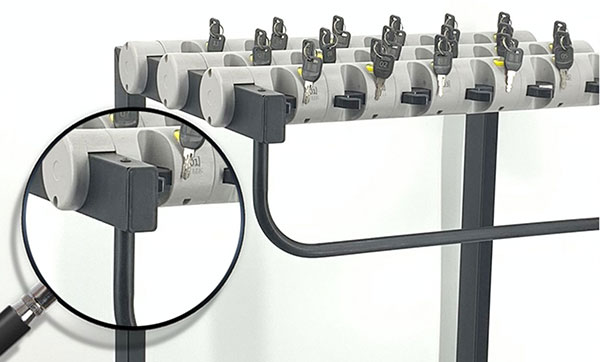 Cận cảnh ổ khóa cùng chìa đi theo