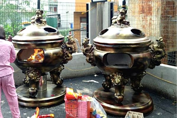 Đỉnh hóa vàng được sử dụng nhiều tại các chung cư, tòa nhà, công ty,... hiện nay