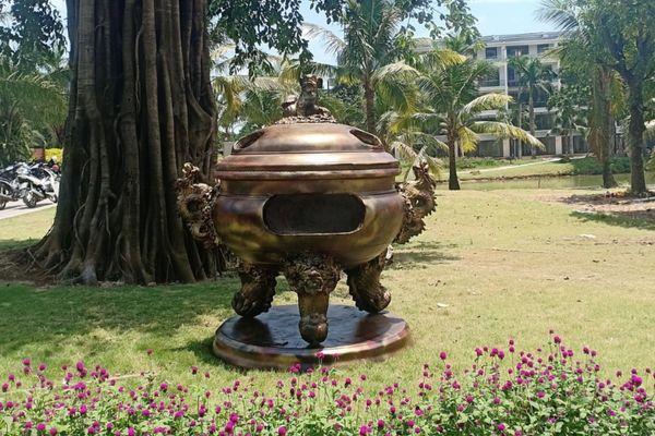 Lư hóa vàng sử dụng tại các khuôn viên tòa nhà