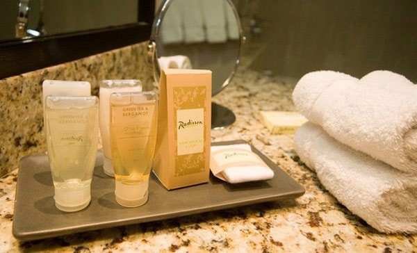 Đồ amenities trong phòng tắm