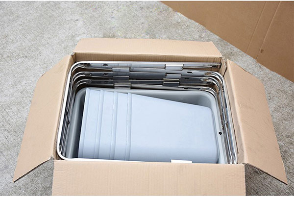 Mở thùng đựng ra