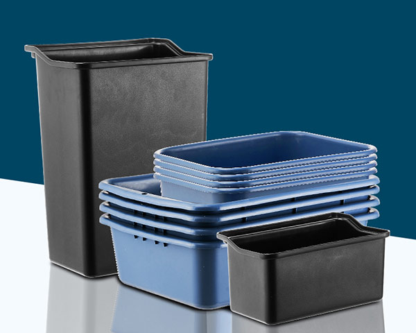 Khay và xô nhựa thường có mùi nồng nên vệ sinh kỹ trước khi dùng