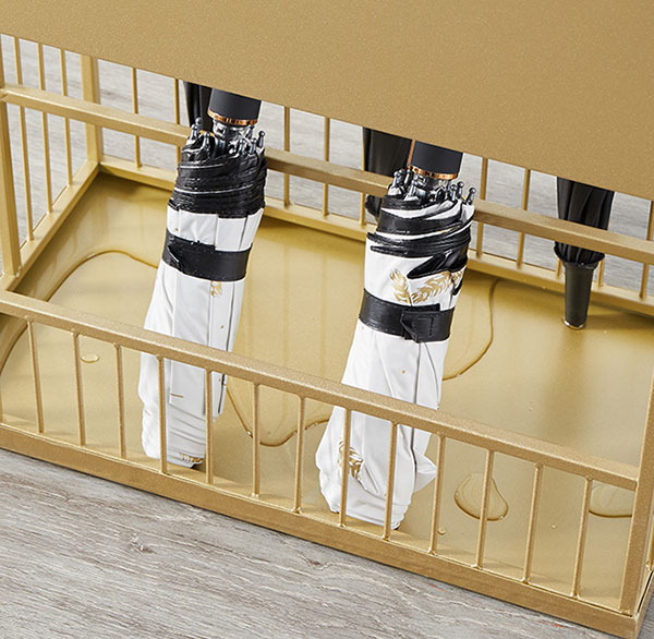 Nước vẫn có thể chảy ra khỏi khay đựng