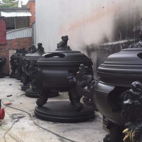 Lư hóa vàng bằng xi măng