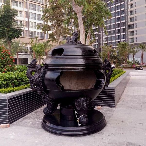 Lư hóa vàng sử dụng nhiều tại các chung cư, tòa nhà, khu dân cư,...