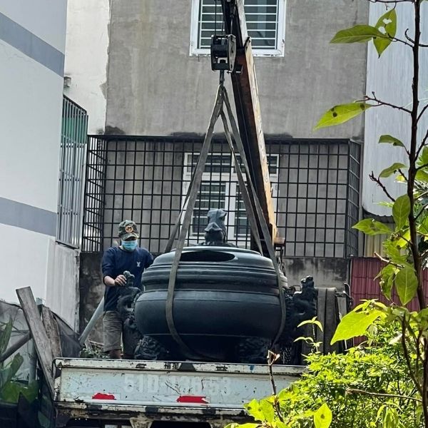 Lư hóa vàng bằng xi măng