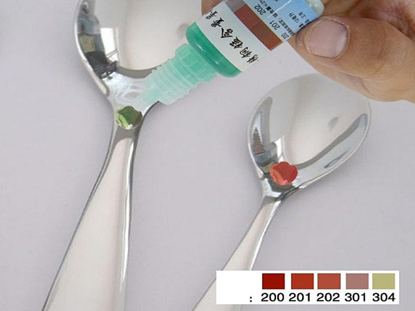 Sử dụng thuốc thử để phân biệt